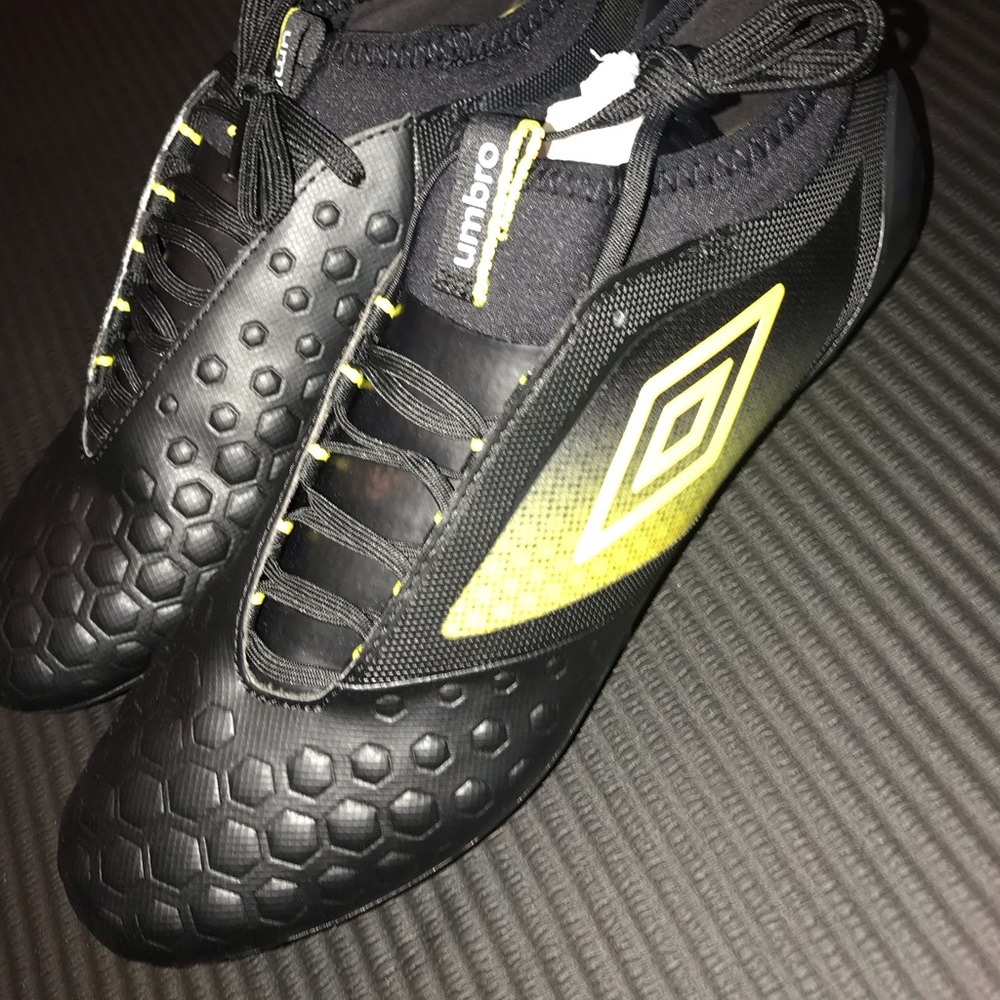 Umbro UX Accuro II Pro Firm Ground Soccer Cleats